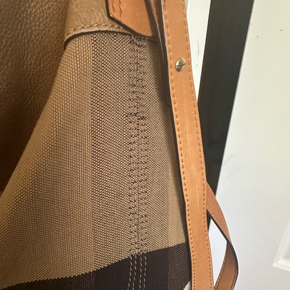 JUST REDUCED. Burberry canvas bag with inside pouch - Picture 4 of 13